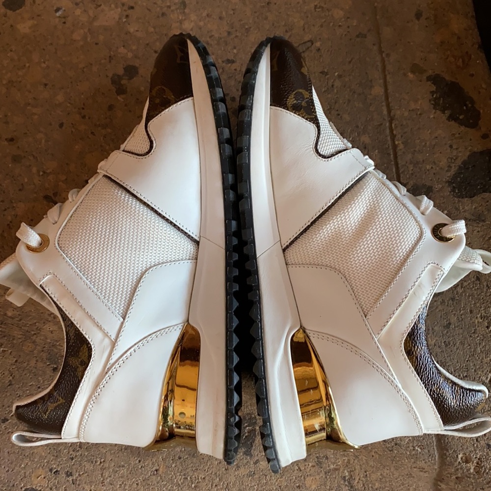 Auth. Louis Vuitton Run away sneaker - Picture 7 of 10